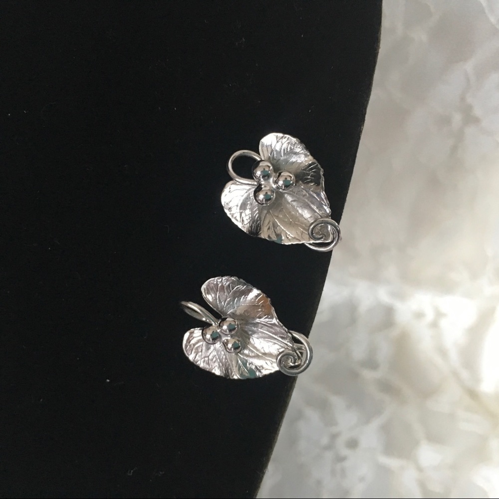 Vintage Sliver leaf Screw Back earrings